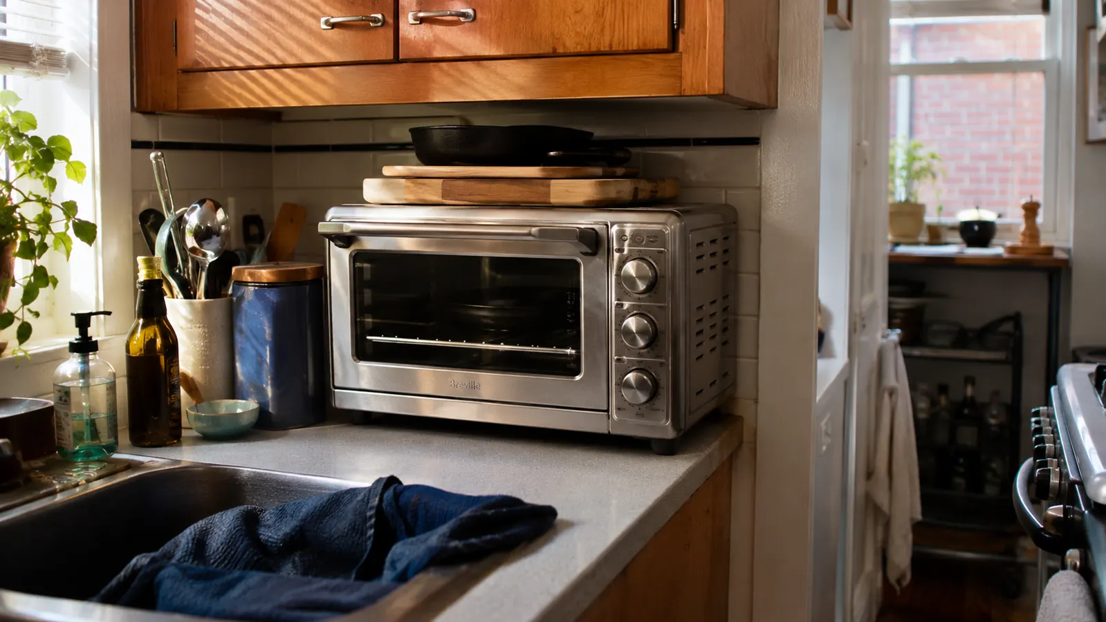 10 Reasons Compact Toaster Ovens Beat a Full-Size Oven in a Small Kitchen